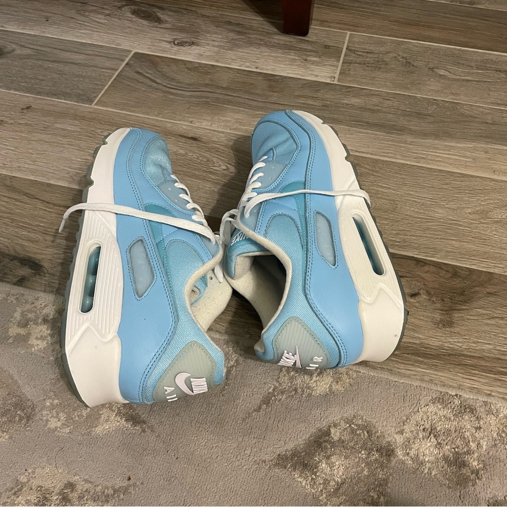 Men’s Nike AirMax Running Shoes - Picture 2 of 2